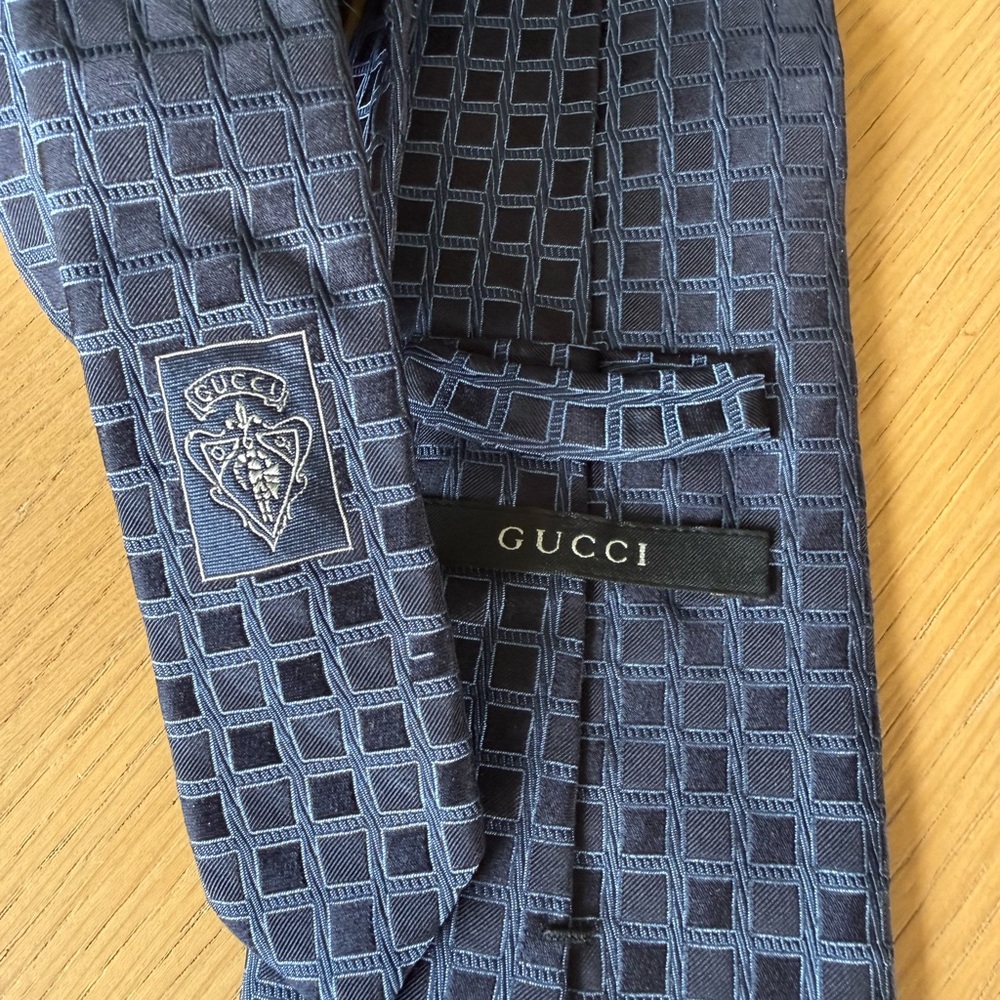 New! GUCCI Blue Geometric Pattern Silk Tie - Picture 9 of 16